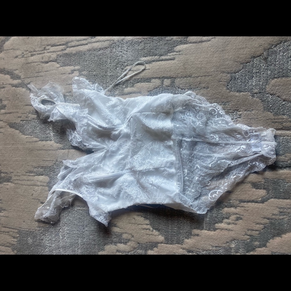 ASTR the label!! Size Small!! White bodysuit. Good condition!!